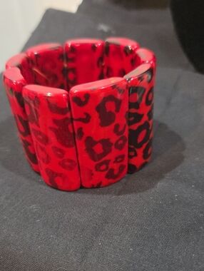 RED AND BLACK CHEETAH STRETCH BRACELET